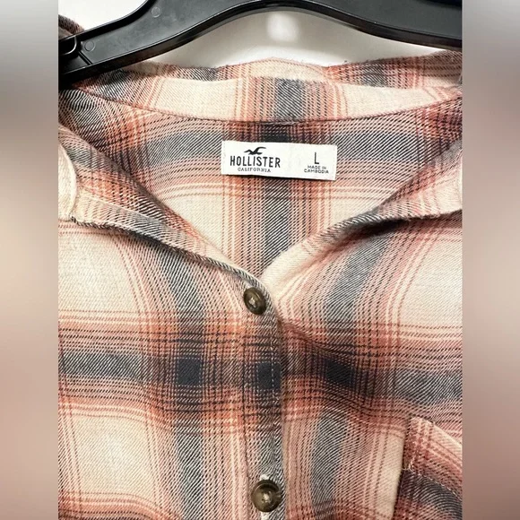 🌾 Hollister Women’s Cropped Plaid Button-Down Flannel Shirt – Size L - Picture 2 of 7
